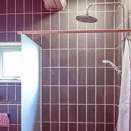 2 Bedroom Lovely In Дом отдыха Хасле
